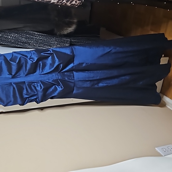 🦋BA Nites Electric Blue Gown - Picture 2 of 6